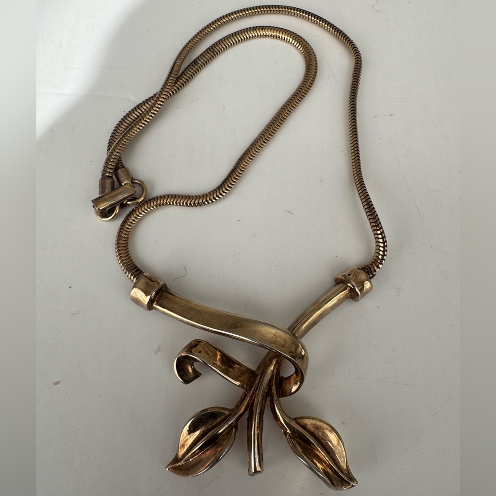 TRIFARI Pat Pend 1930s Cross LEAF snap closure Necklace Chocker Antique